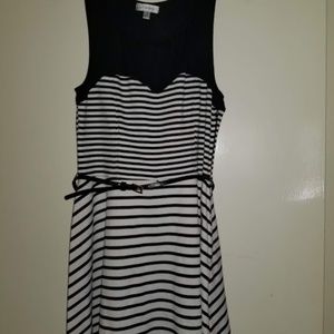 Sleeveless Black & White Belted Casual Dress